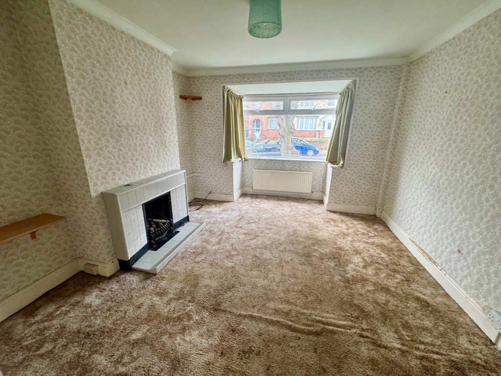 Lot: 150 - THREE-BEDROOM SEMI-DETACHED HOUSE FOR IMPROVEMENT - Living room